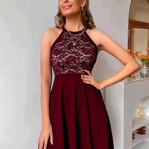 Lace Halter Neck dress - Picture 2 of 4